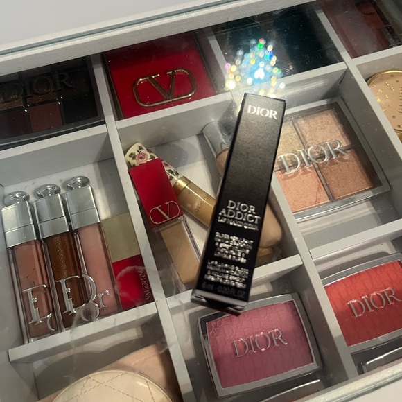 Dior Addict Lip Maximizer Plumping Gloss        Color:006 Berry -a sheer fuschia - Picture 3 of 3